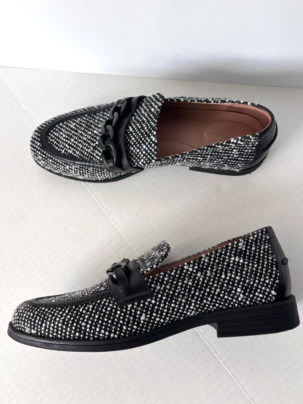 COLE HAAN Stassi Chain Loafers Black White Boucle Women’s Size 9 LIKE NEW